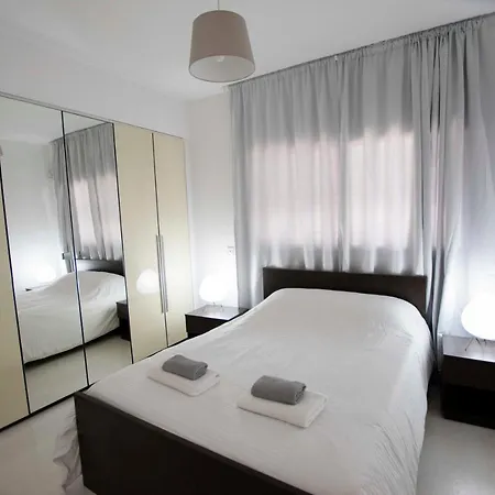 Apartament Glabur - The Fabulous 2 Bdr - City, Free Parking & Wifi, Welcomes You!!!