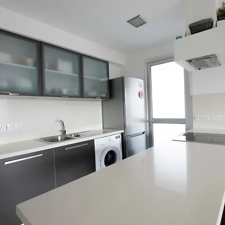 Glabur - The Fabulous 2 Bdr - City, Free Parking & Wifi, Welcomes You!!! Apartment Nicosia