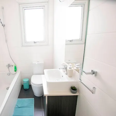 Apartment Glabur - The Fabulous 2 Bdr - City, Free Parking & Wifi, Welcomes You!!! *